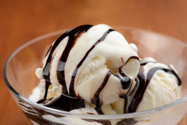 VANILLA CHOCOLATE SUNDAE